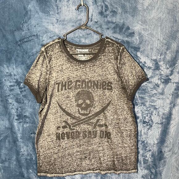 The GOONIES Never Say Never Die Skull Gray Faded Casual T-Shirt Womans Size 2XL - Picture 1 of 6